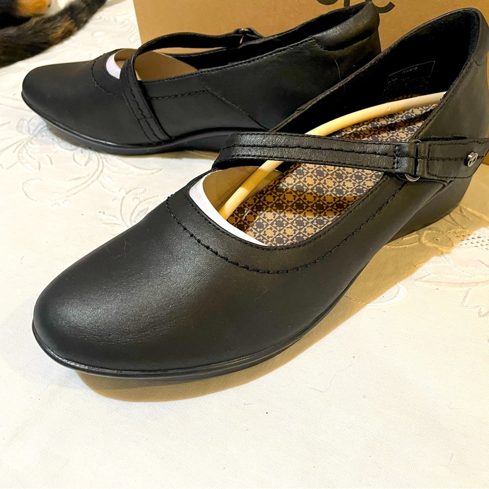 REVERE 11M OYNX LEATHER WEDGE